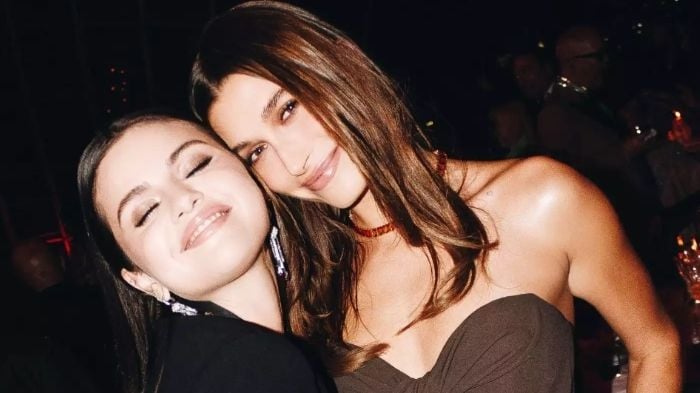 Selena Gomez dan Hailey Bieber tengah menjadi sorotan publik setelah tertangkap berfoto bersama pada Sabtu (15/10/2022) malam. [eonline]