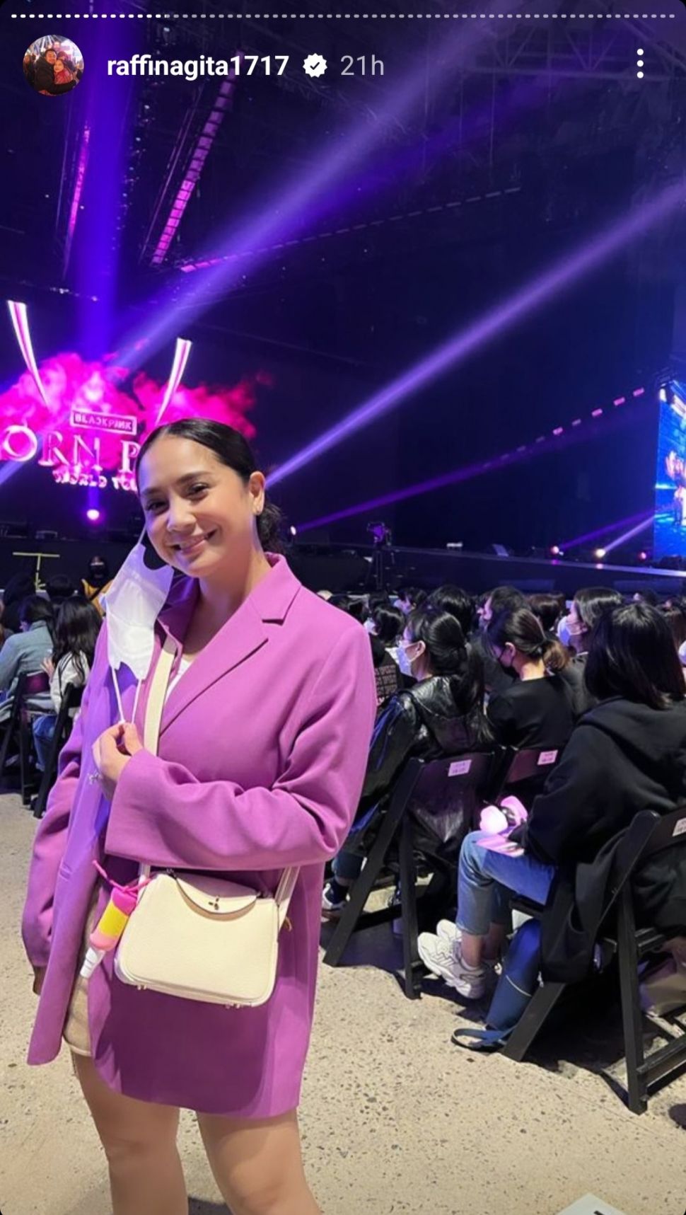 Cantiknya Nagita Slavina Nonton Konser BLACKPINK di Korea Selatan, Ini 4 Potretnya dari Bahagia Sampai Menangis Haru. (Dok: Instagram/raffinagita1717)