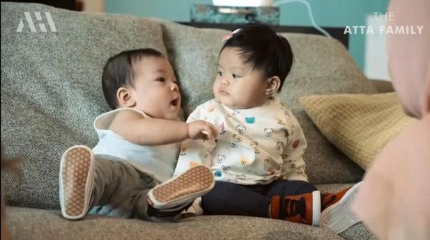 Momen Playdate Baby Ameena dan Baby Izz. (YouTube/AH)