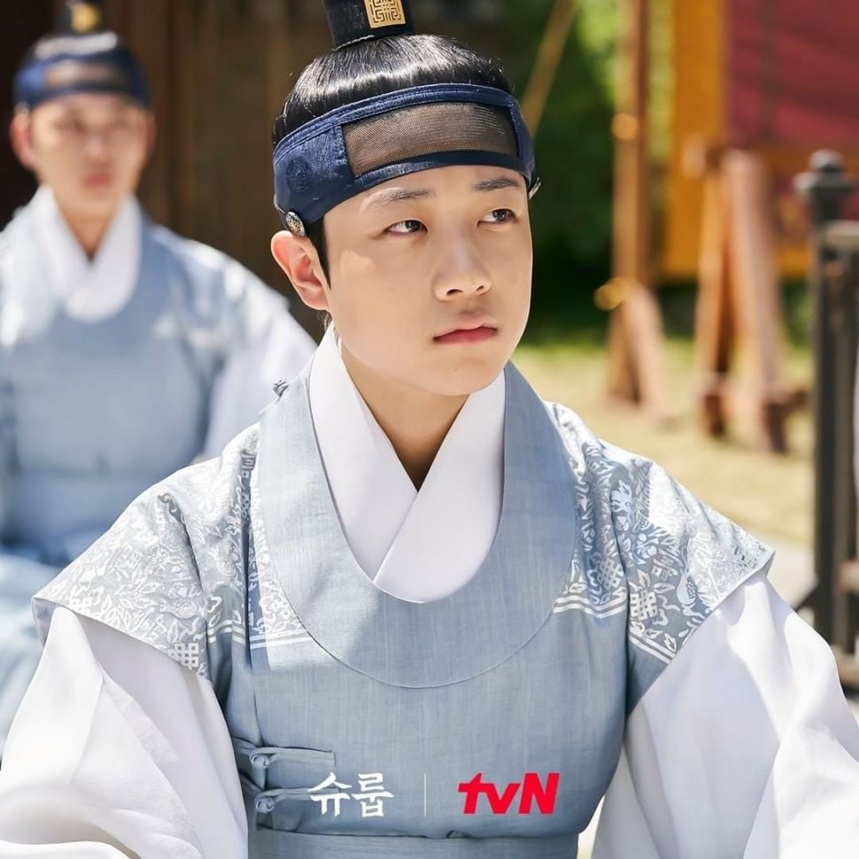 Adu Gaya Pemeran Pangeran di Under The Queen's Umbrella (Instagram/@tvn_drama)