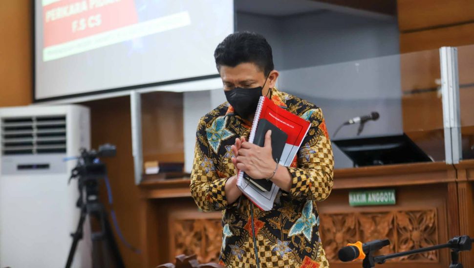 Terdakwa kasus pembunuhan berencana Ferdy Sambo saat mengikuti sidang perdana di Pengadilan Negeri Jakarta Selatan, Senin (17/10/2022). [Suara.com/Alfian Winanto]