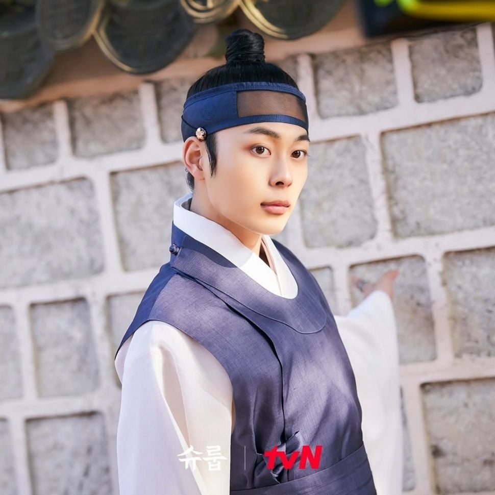 Adu Gaya Pemeran Pangeran di Under The Queen's Umbrella (Instagram/@tvn_drama)