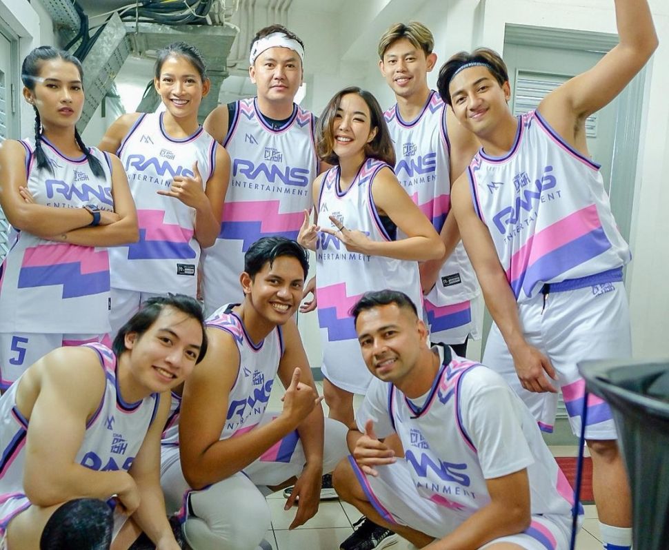 Gisella Anastasia alias Gisel ikut pertandingan basket di acara Media Clash bersama Raffi Ahmad, Wijin dan lainnya. [Instagram]