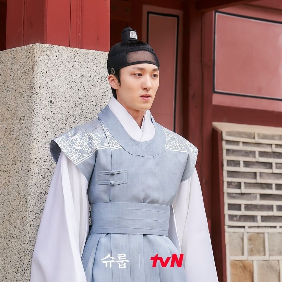 Adu Gaya Pemeran Pangeran di Under The Queen's Umbrella (Instagram/@tvn_drama)