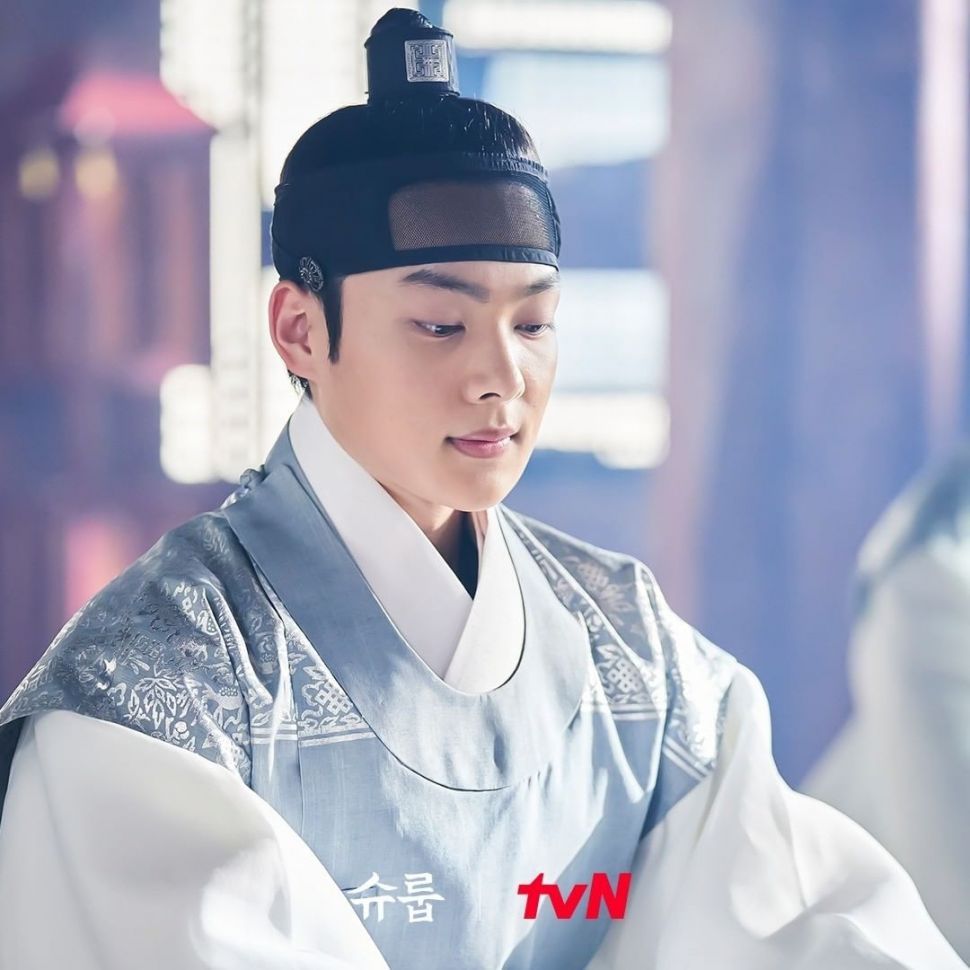 Adu Gaya Pemeran Pangeran di Under The Queen's Umbrella (Instagram/@tvn_drama)