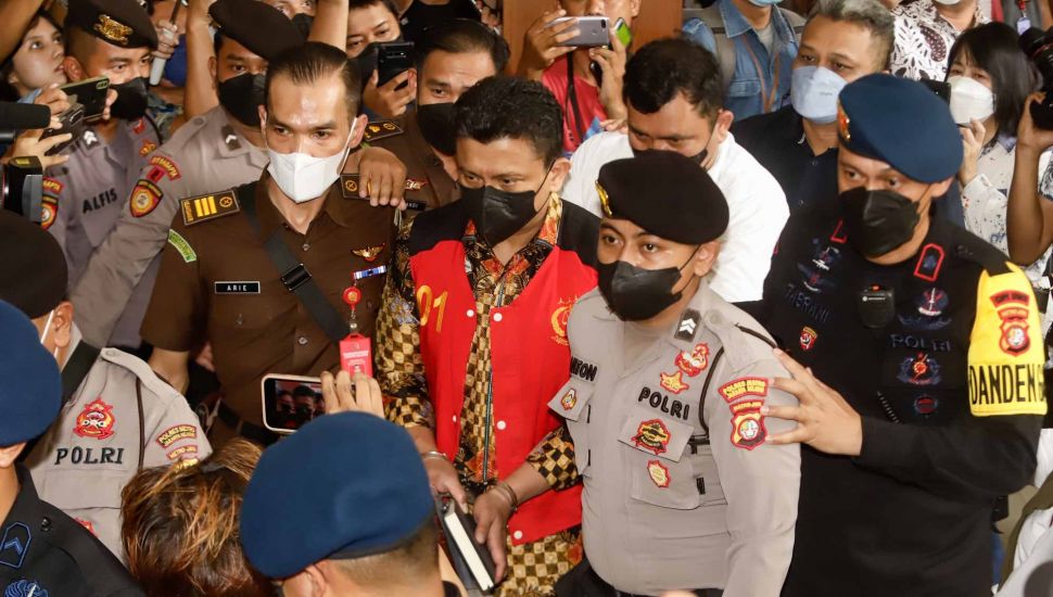 Terdakwa kasus pembunuhan berencana Ferdy Sambo saat menghadiri sidang perdana di Pengadilan Negeri Jakarta Selatan, Senin (17/10/2022). [Suara.com/Alfian Winanto]