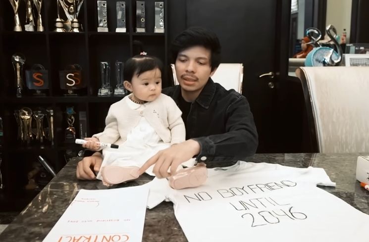 Momen Ameena Tanda Tangan Kontrak Tidak Pacaran (YouTube AH)