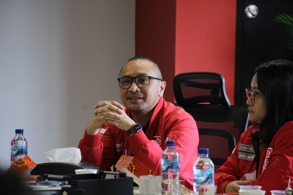 Ketua Umum Partai Solidaritas Indonesia (PSI), Giring Ganesha, saat berkunjung ke Kantor Suara.com di Kawasan Kuningan, Jakarta Selatan. [Suara.com/Dwi Bowo Raharjo]