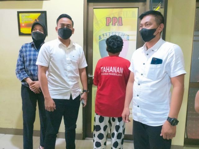 Unit PPA Satreskrim Polres Pandeglang mengamankan terduga mucikari asal Kecamatan Banjar, Kabupaten Pandeglang, Banten. [IST]