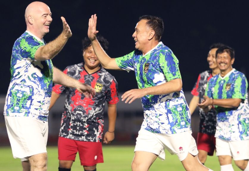 Presiden FIFA Gianni Infantino dan ketua Umum PSSI, Mochamad Iriawan gelar laga persahabatan di Stadion Madya Gelora Bung Karno, Jakarta (Twitter.com/PSSI)