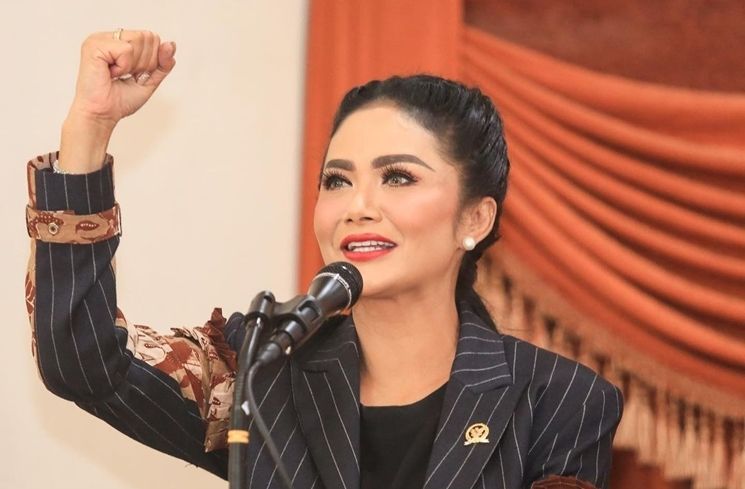 Momen Krisdayanti Jadi Dosen Tamu (Instagram/@krisdayantilemos)