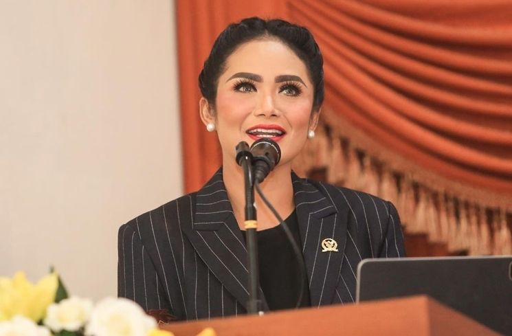 Momen Krisdayanti Jadi Dosen Tamu (Instagram/@krisdayantilemos)