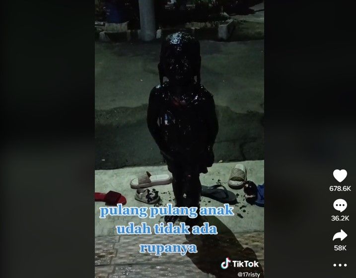 Seorang bocah tercebur got dan pulang sambil menangis. (TikTok / @17risty)