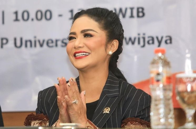 Momen Krisdayanti Jadi Dosen Tamu (Instagram/@krisdayantilemos)