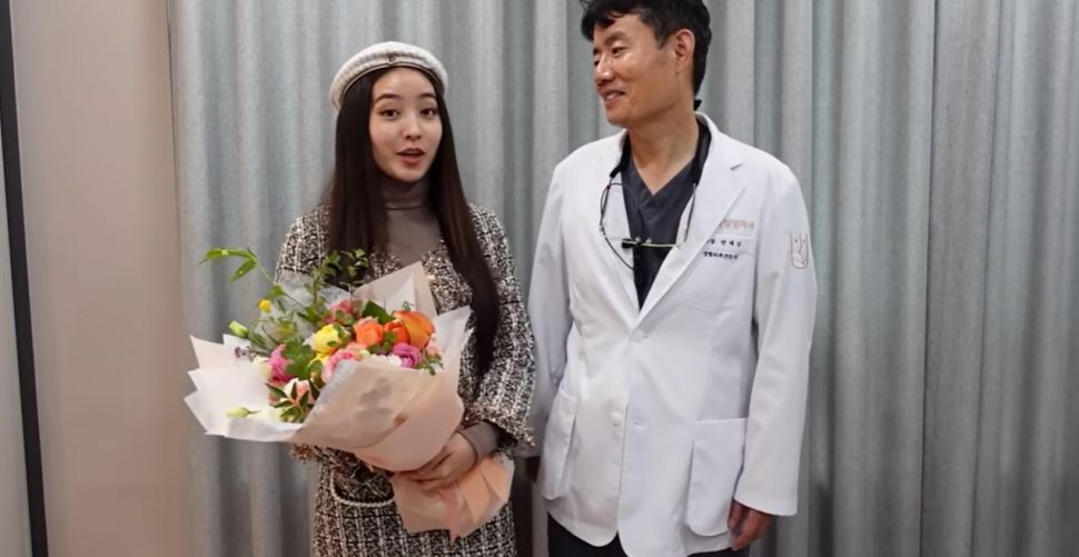 Momen Natasha Wilona perawatan di Korea. (YouTube/Natasha Wilona)