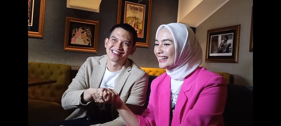 Citra Kirana dan Rezky Aditya ditemui di Hard Rock Cafe, Jakarta Selatan pada Jumat (21/10/2022) [Suara.com/Rena Pangesti]