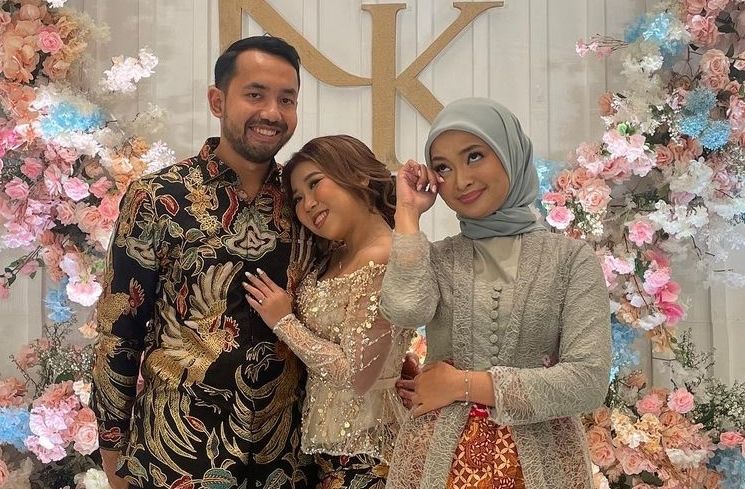 Potret lamaran Kiky Saputri (Instagram/@nenengrismawulandari)