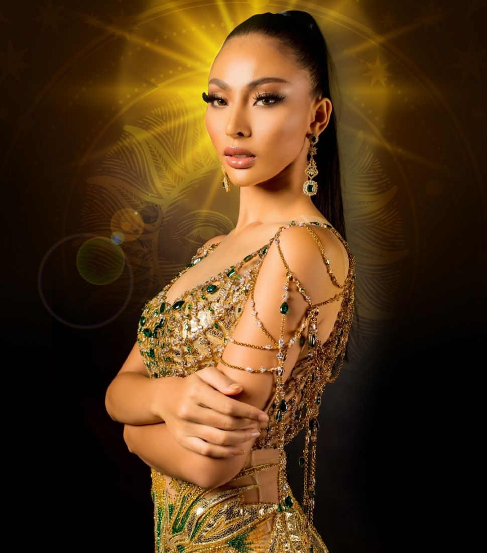 Andina Julie dengan gaun "Matahari" saat tampil di ajang penjurian Preliminary Competition di acara Miss Grand International 2022. [dokumentasi pribadi]