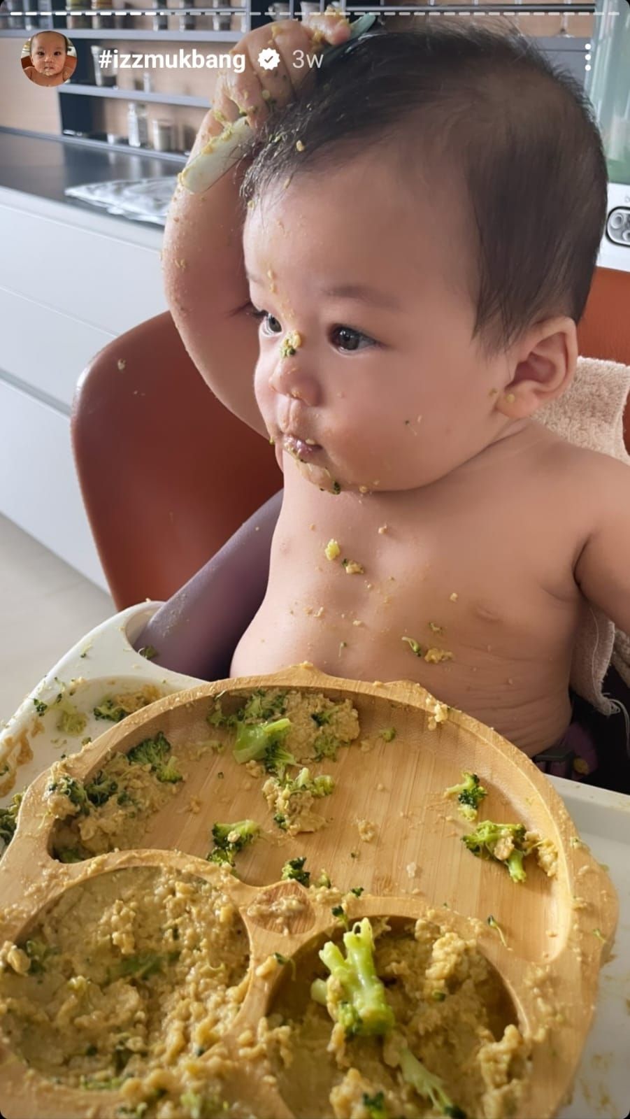 Bikin Gemas! Ini 5 Botret Baby Izz Mukbang, Anak Nikita Willy yang Jalani Metode MPASI BLW. (Dok: Instagram/Nikita Willy)