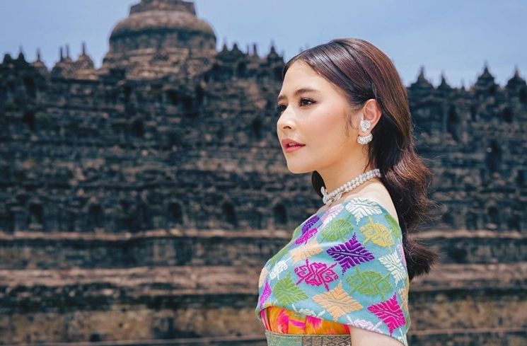 Potret Prilly Latuconsina di Candi Borobudur (instagram/@prillylatuconsina96)