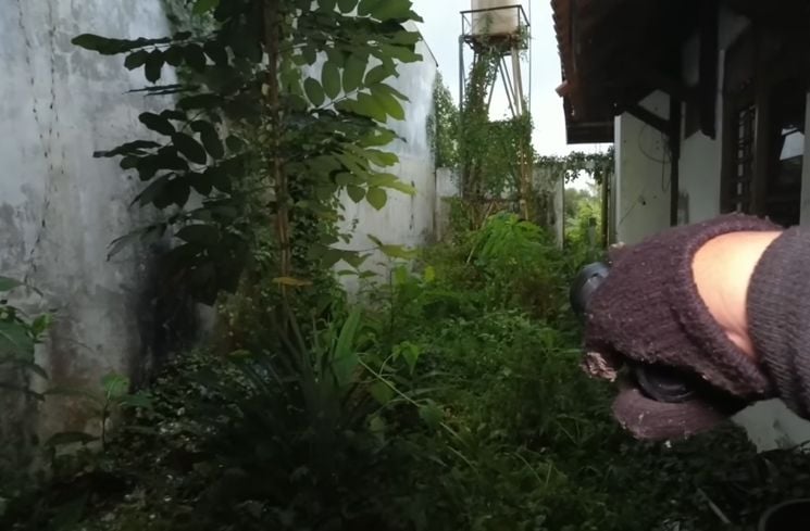 Rumah Mendiang Farida Pasha Mak Lampir (YouTube/BANGKU KOSONG TV)