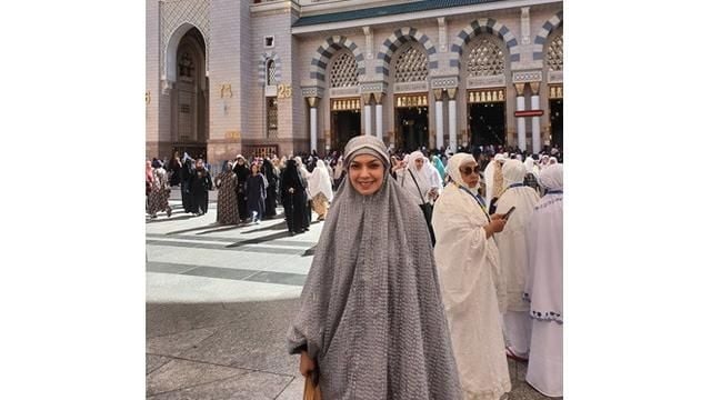 Potret Najwa Shihab umrah (Instagram/@najwashihab)