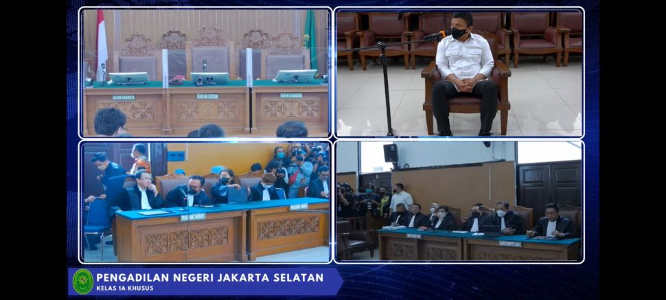 Ferdy Sambo berkemeja putih saat menjalani sidang putusan sela di PN Jakarta Selatan. (tangkapan layar)