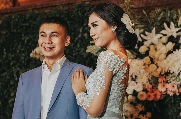 Raditya Dika, Potret Komika saat Lamaran (Instagram/@raditya_dika)