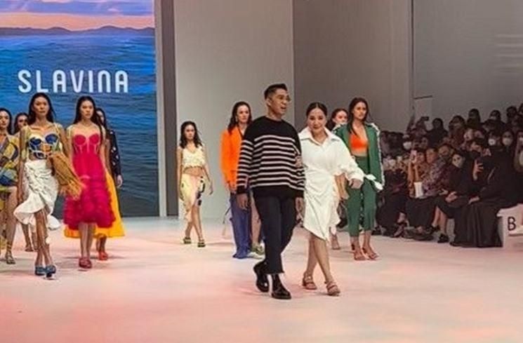 Potret Nagita Slavina di Jakarta Fashion Week. (YouTube/Rans Entertainment)