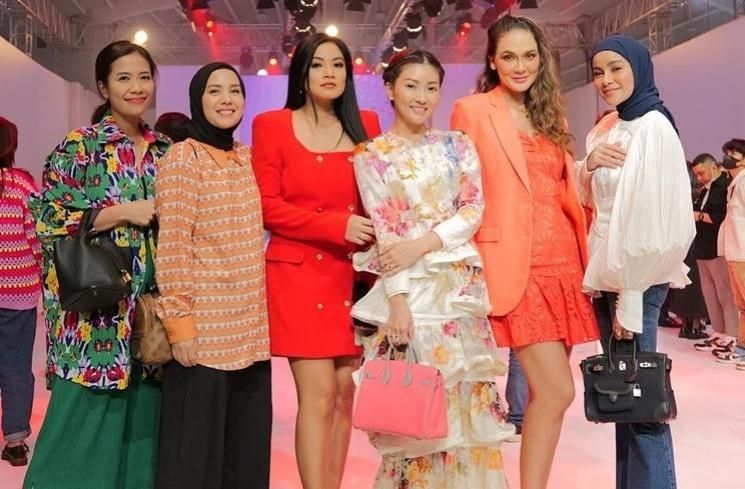 Potret Nagita Slavina di Jakarta Fashion Week. (YouTube/Rans Entertainment)