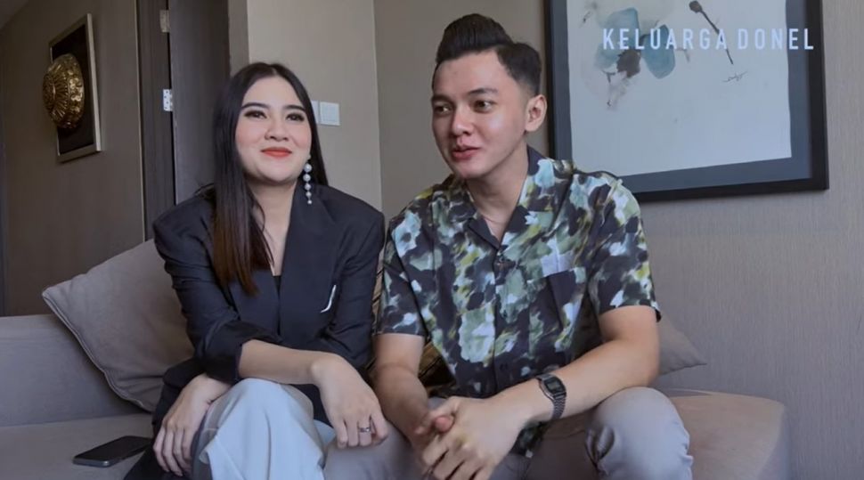 Momen Nella Kharisma umumkan kehamilan kedua. (YouTube/Keluarga Donel)