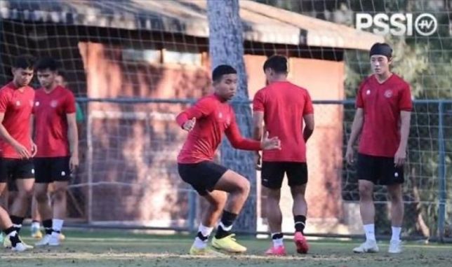 Putra Shin Tae-yong ikut berlatih dalam pemusatan latihan Timnas Indonesia U-19 di Turki. (YouTube PSSI)