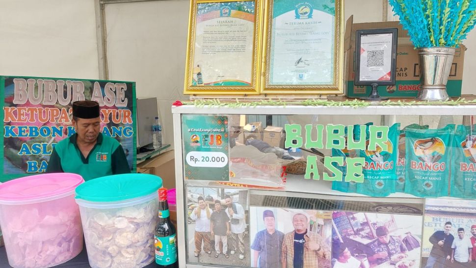 Bubur Ase Bang Lopi ; Bubur Khas Betawi ; Asinan ; Semur. (Lilis/Suara.com)