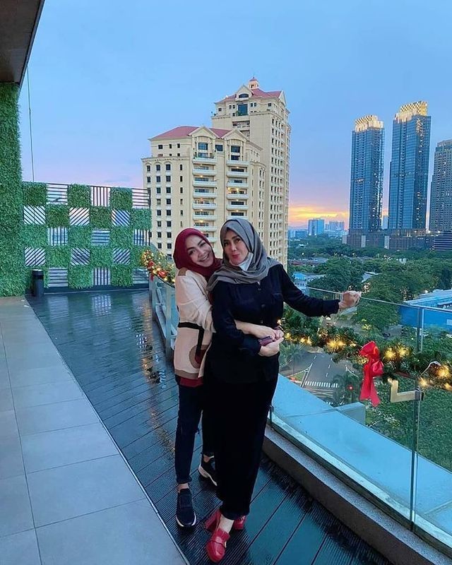 Momen Kedekatan Mama Rieta dan Mama Amy (Instagram/amy_r_qanita)