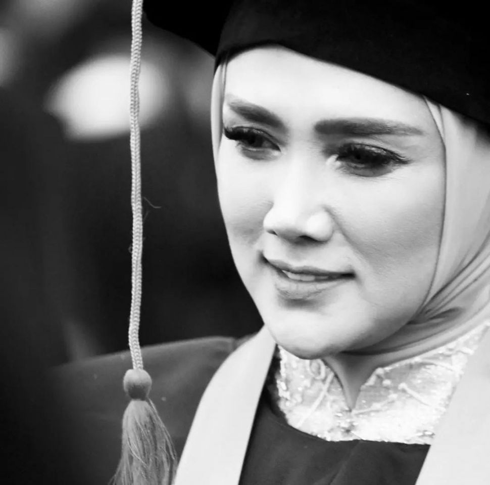 Mulan Jameela jadi sarjana dan rayakan wisuda S1 bersama keluarga. (Dok. Instagram)