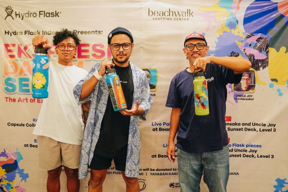 Sederet Seniman Grafis Asal Bali Pamerkan Karya Melukis di Media Botol, Hasilnya Keren!. (Dok: Istimewa)