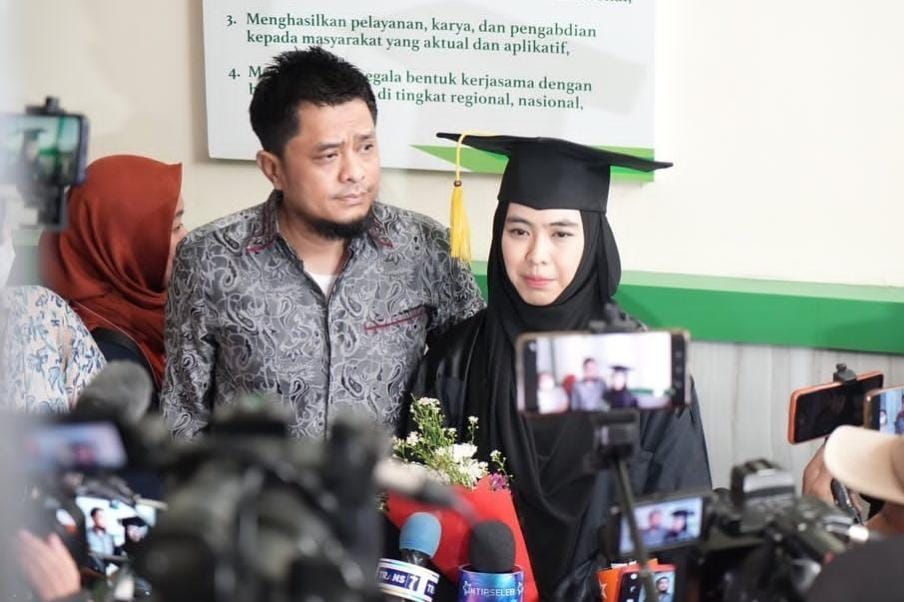 Oki Setiana Dewi raih gelar doktor untuk kedua kalinya di usia 33 tahun. (Dok. Instagram)