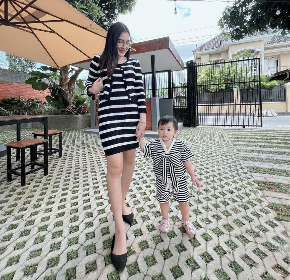 Potret selebriti hamil pamer baby bump. (Dok. Instagram)