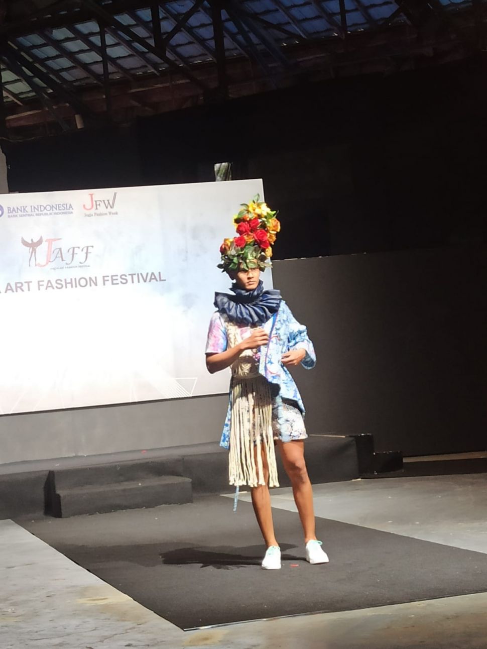 Karya yang ditampilkan di Jogja Fashion Festival 2022, Minggu (6/11/2022)