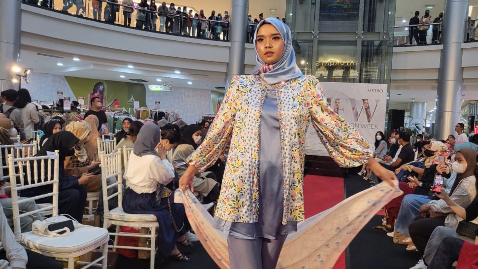 Tampil di Metro Modest Fashion Show, Calvin Kain Pamerkan Deretan Koleksi Elegan dan Cheerfull. (Suara.com/Dinda Rachmawati)