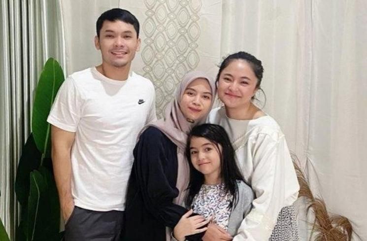 Potret akur mantan pasangan artis rayakan ultah anak (Instagram/@okieagustina_)