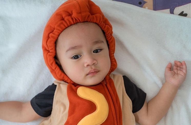 Potret Cipung Cosplay Jadi Hotdog (YouTube/Rans Entertainment)