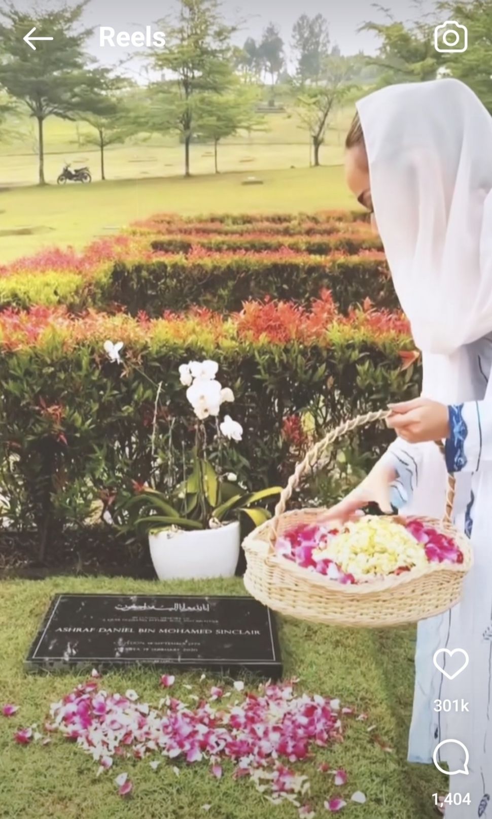 5 Potret Bunga Citra Lestari Ziarah Makam Ashraf Sinclair, Peringati 14 Tahun Hari Pernikahan Di Tengah Isu Hamil. (Dok: Instagram)