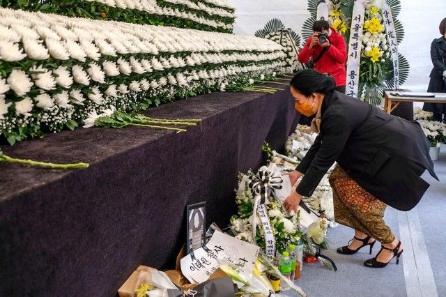 Puan Maharani saat mengunjungi Tragedi Itaewon [Foto: dpr.or.id]