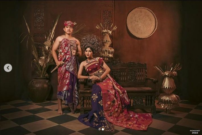 Kaesang Pangarep unggah foto prewedding dengan Erina Gudono menggunakan pakaian adat Bali. (Dok. Instagram)