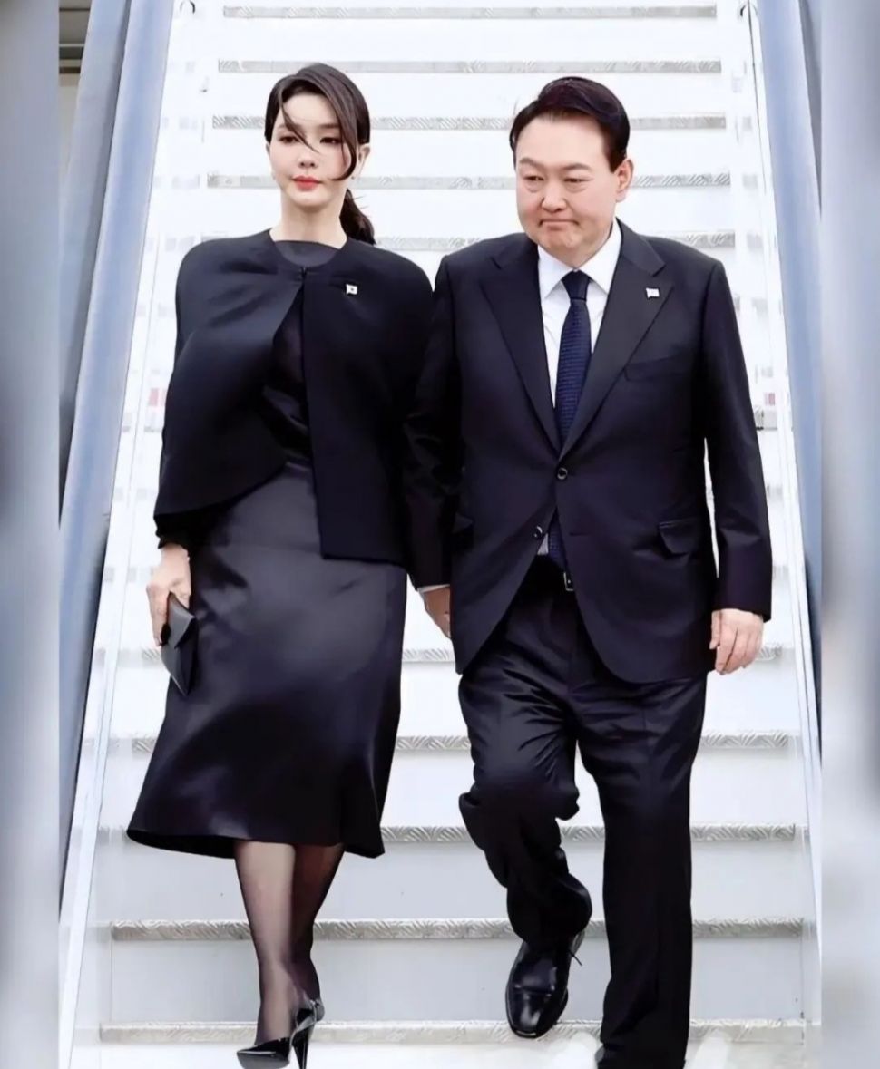 Potret Fashionable Ibu Negara Korea Selatan Kim Keon Hee Awet Muda