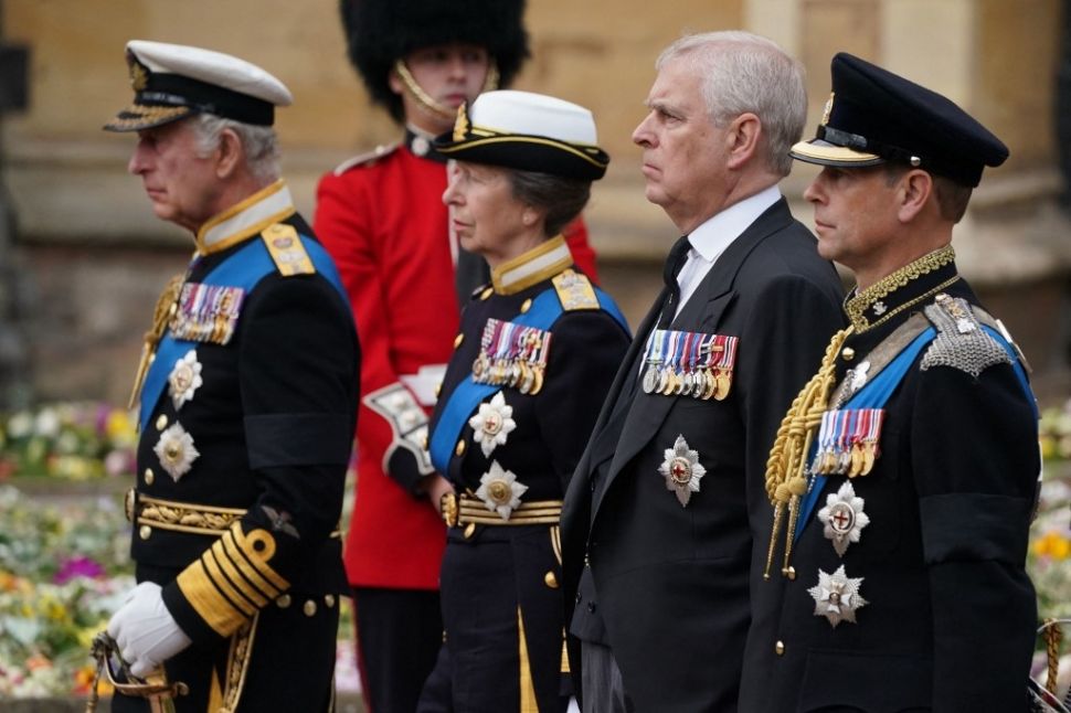 Raja Charles III, Putri Anne, Pangeran Andrew, dan Pangeran Edward. (Owen Humphreys / POOL / AFP)