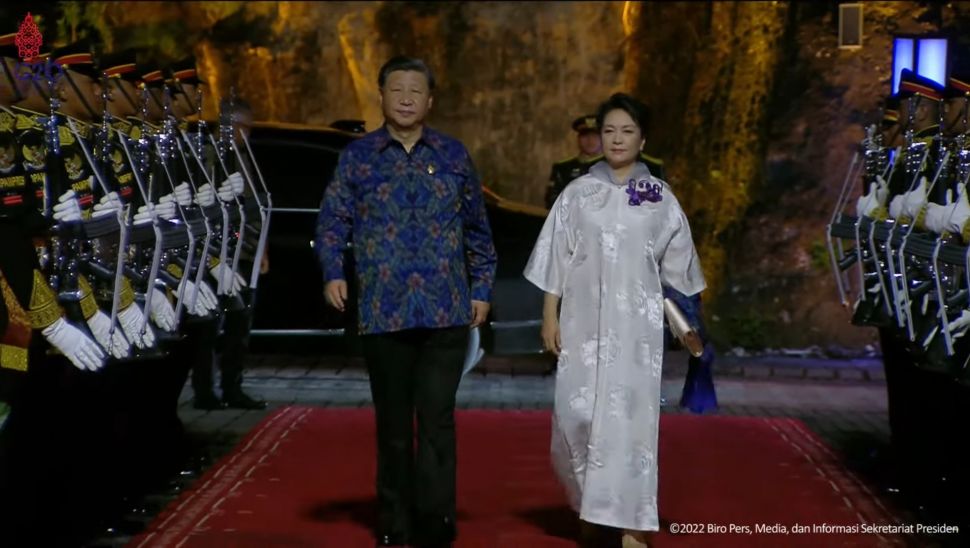 Presiden China Xi Jinping dan istrinya Peng Liyuan (Tangkapan layar YouTube Sekretariat Presiden)