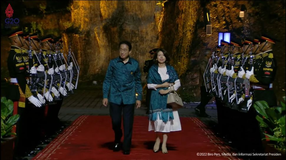 Perdana Menteri Jepang, Fumio Kishida dan Istrinya (Tangkapan layar YouTube Sekretariat Presiden)
