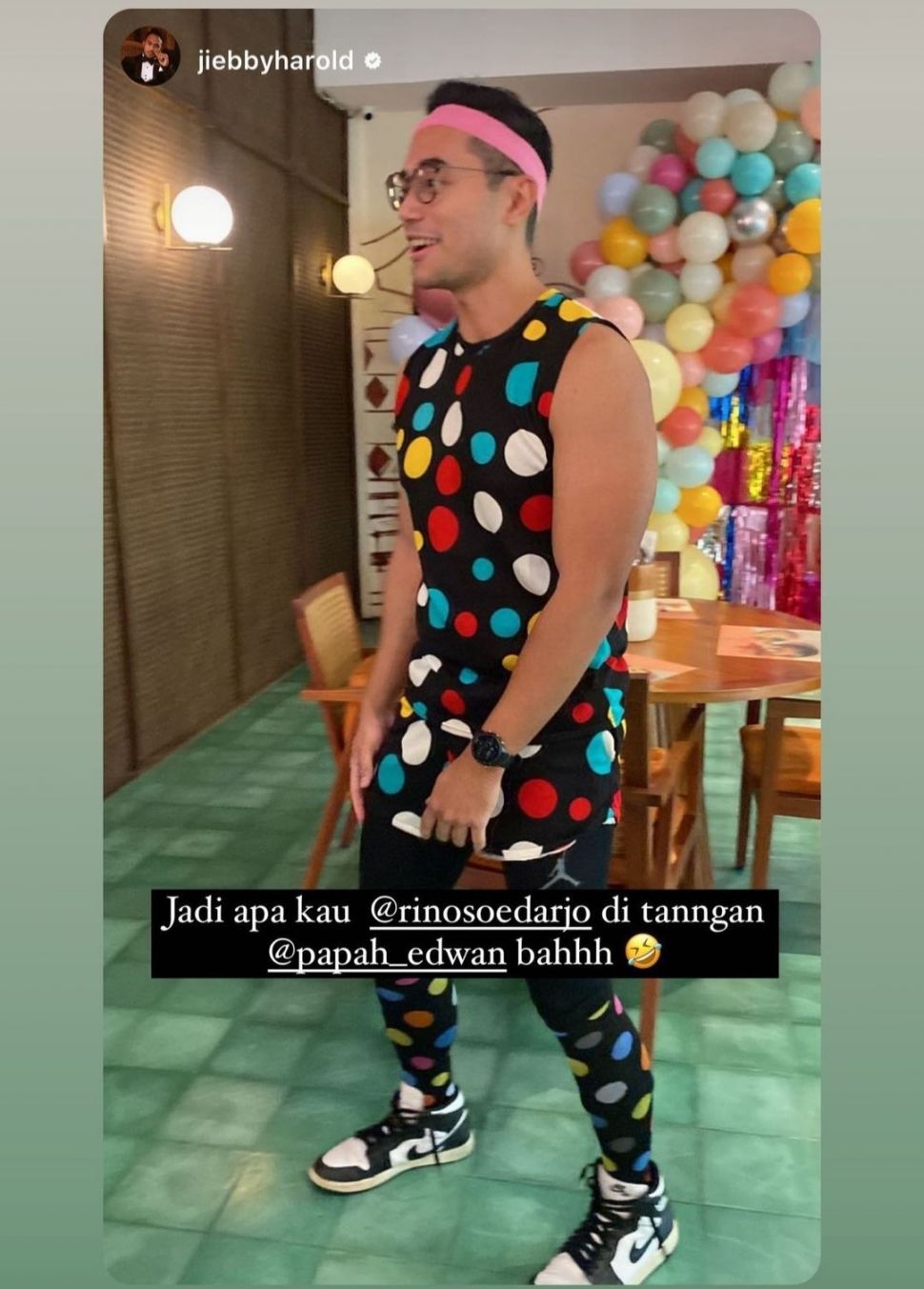 Rino Soedarjo pakai baju polkadot (instagram @jiebbyharold)